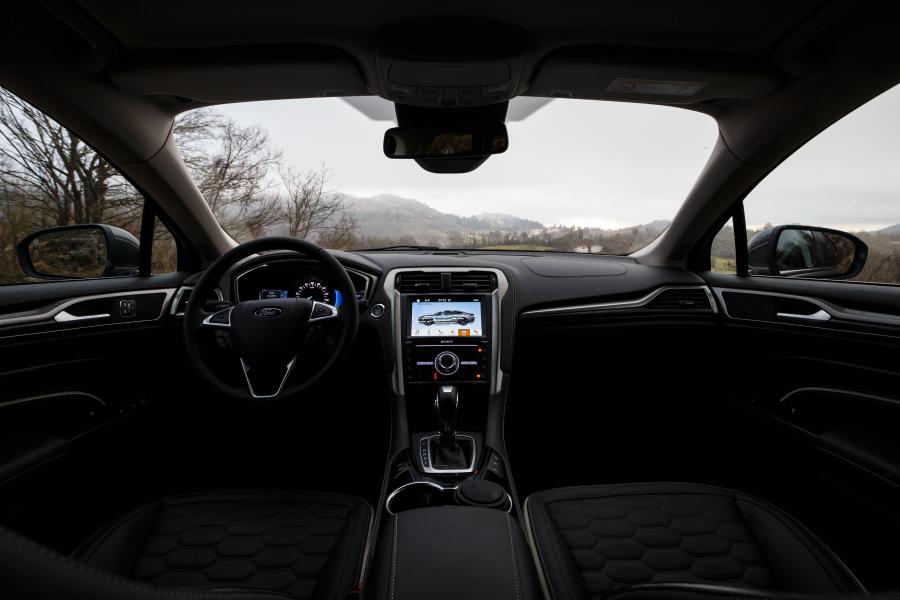 Торпедо Ford Vignale Mondeo Hybrid Turnier 2019 года  (WW) (фото 5 из 15)